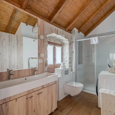 Emperor - Beyond Timeless Apartman